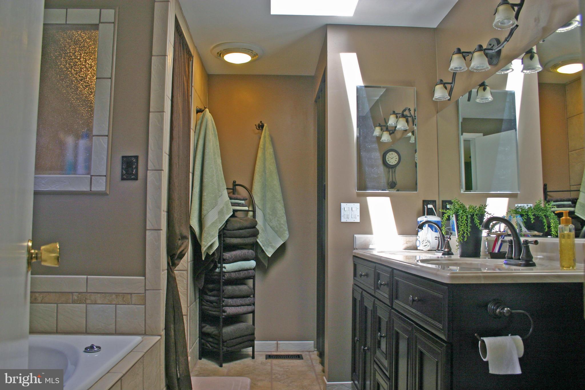 21954 Watson Road Leesburg, VA 20175 - Photo 13 of 30 Bath (Master)