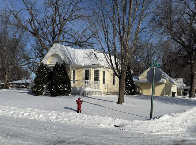 $239,900 | 801 Carver Street North, Winthrop, MN 55396