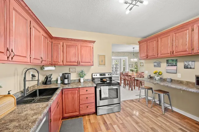 $239,900 | 801 Carver Street North, Winthrop, MN 55396