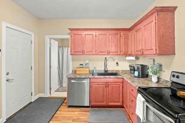 $239,900 | 801 Carver Street North, Winthrop, MN 55396