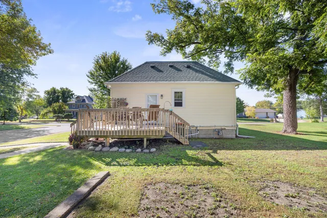 $239,900 | 801 Carver Street North, Winthrop, MN 55396