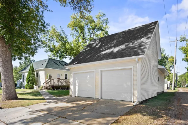 $239,900 | 801 Carver Street North, Winthrop, MN 55396