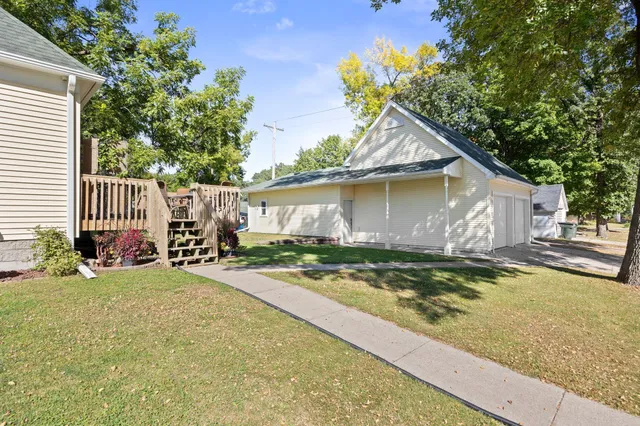 $239,900 | 801 Carver Street North, Winthrop, MN 55396