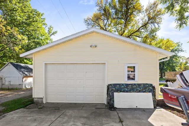 $239,900 | 801 Carver Street North, Winthrop, MN 55396