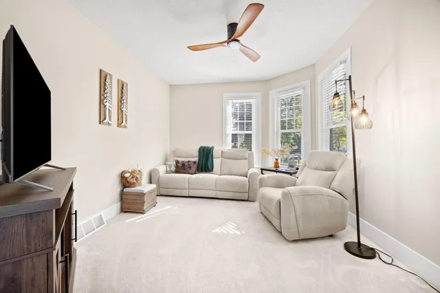 $239,900 | 801 Carver Street North, Winthrop, MN 55396