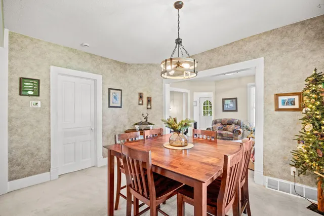 $239,900 | 801 Carver Street North, Winthrop, MN 55396