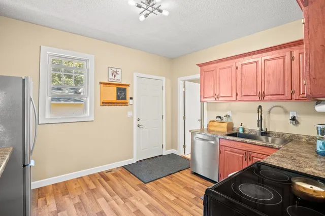 $239,900 | 801 Carver Street North, Winthrop, MN 55396