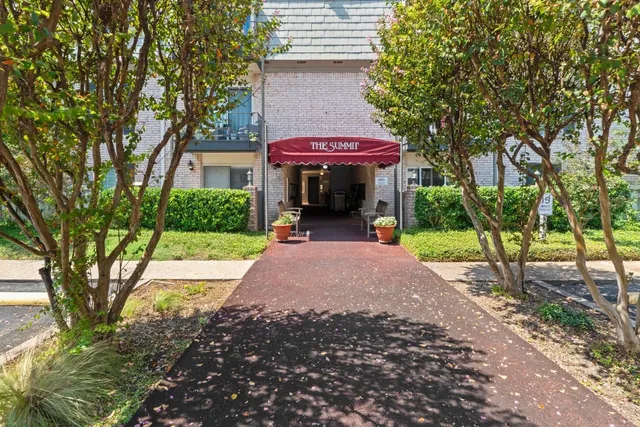 a view of a house with backyard and a tree