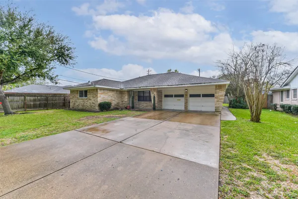 $2,000 | 705 Dunwick Lane, Pasadena, TX 77502