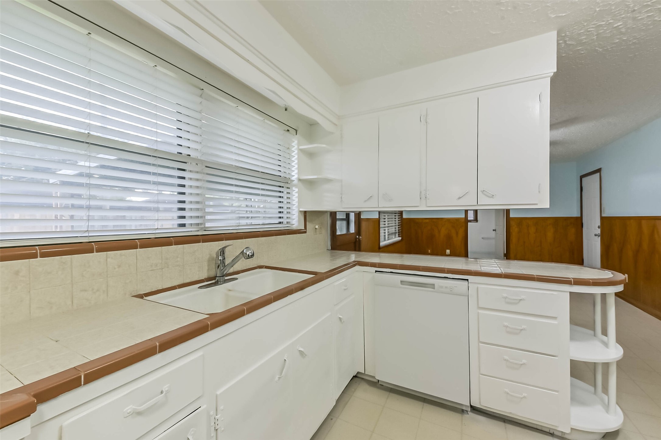 705 Dunwick Lane Pasadena, TX 77502 - Photo 13 of 36