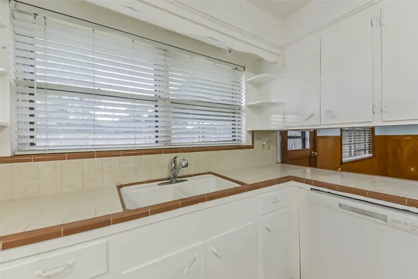 $2,000 | 705 Dunwick Lane, Pasadena, TX 77502