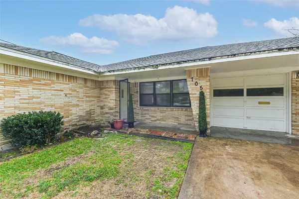 $1,800 | 705 Dunwick Lane, Pasadena, TX 77502
