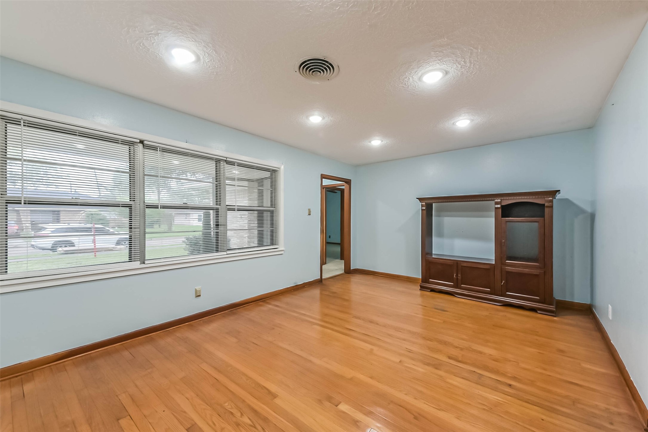 705 Dunwick Lane Pasadena, TX 77502 - Photo 8 of 36