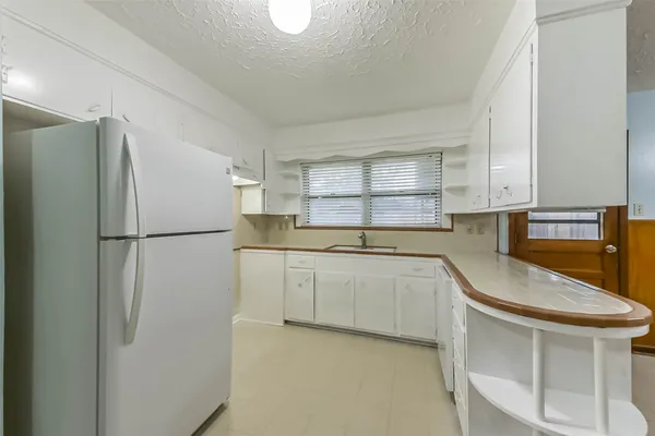 $2,000 | 705 Dunwick Lane, Pasadena, TX 77502