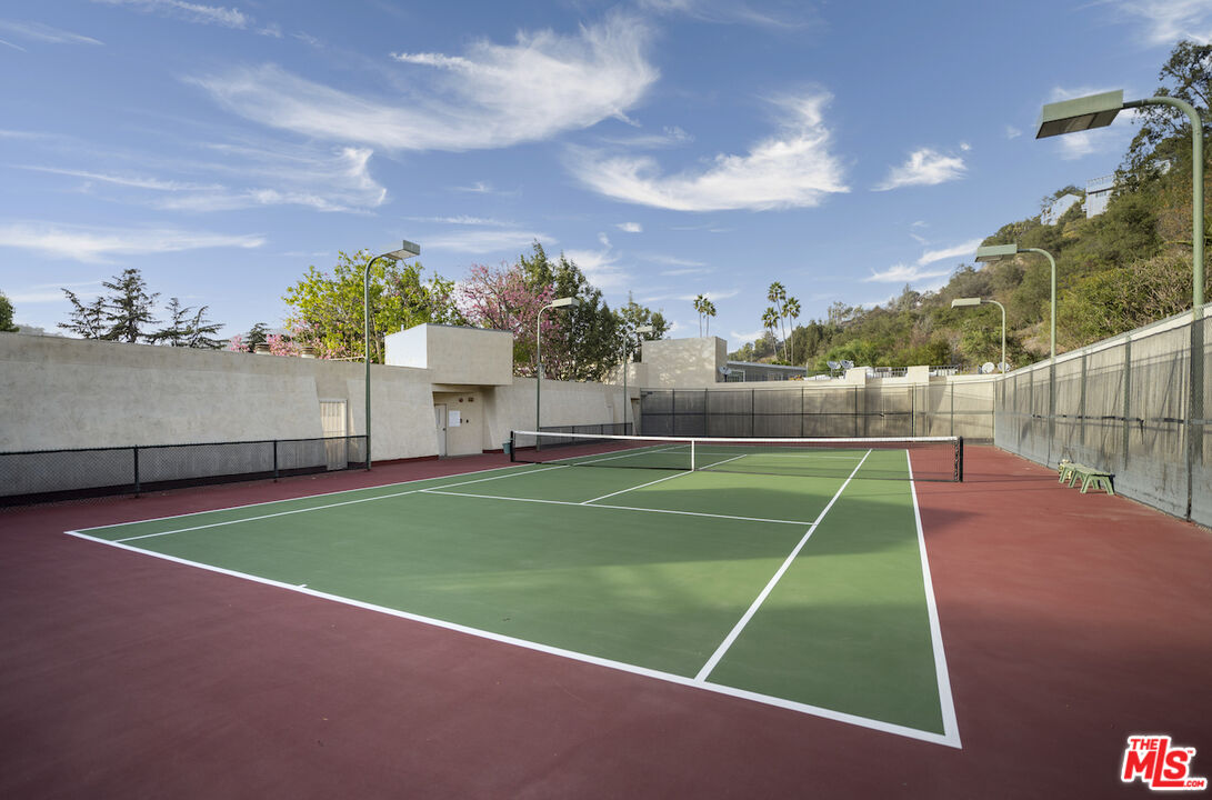 11687 Bellagio Road, Unit 3 Los Angeles, CA 90049 - Photo 28 of 31 a view of a tennis court