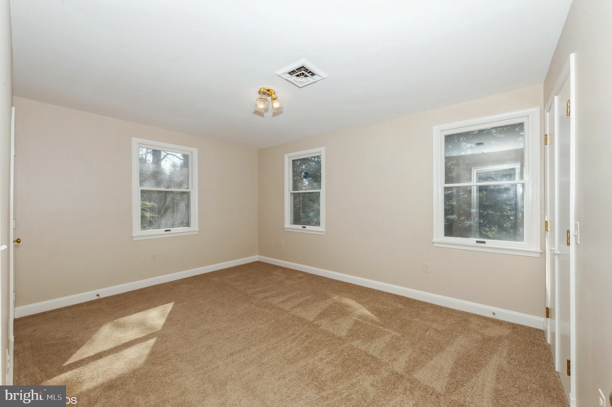 7804 Crossland Road Baltimore, MD 21208 - Photo 27 of 50 Gallery Image 27