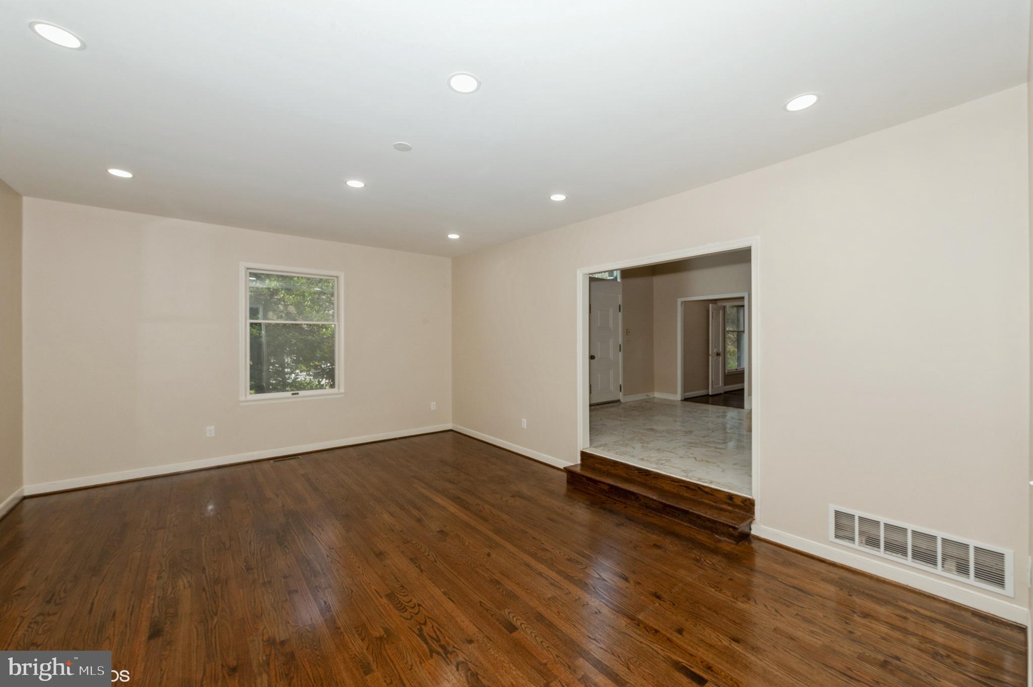 7804 Crossland Road Baltimore, MD 21208 - Photo 5 of 50 Gallery Image 5