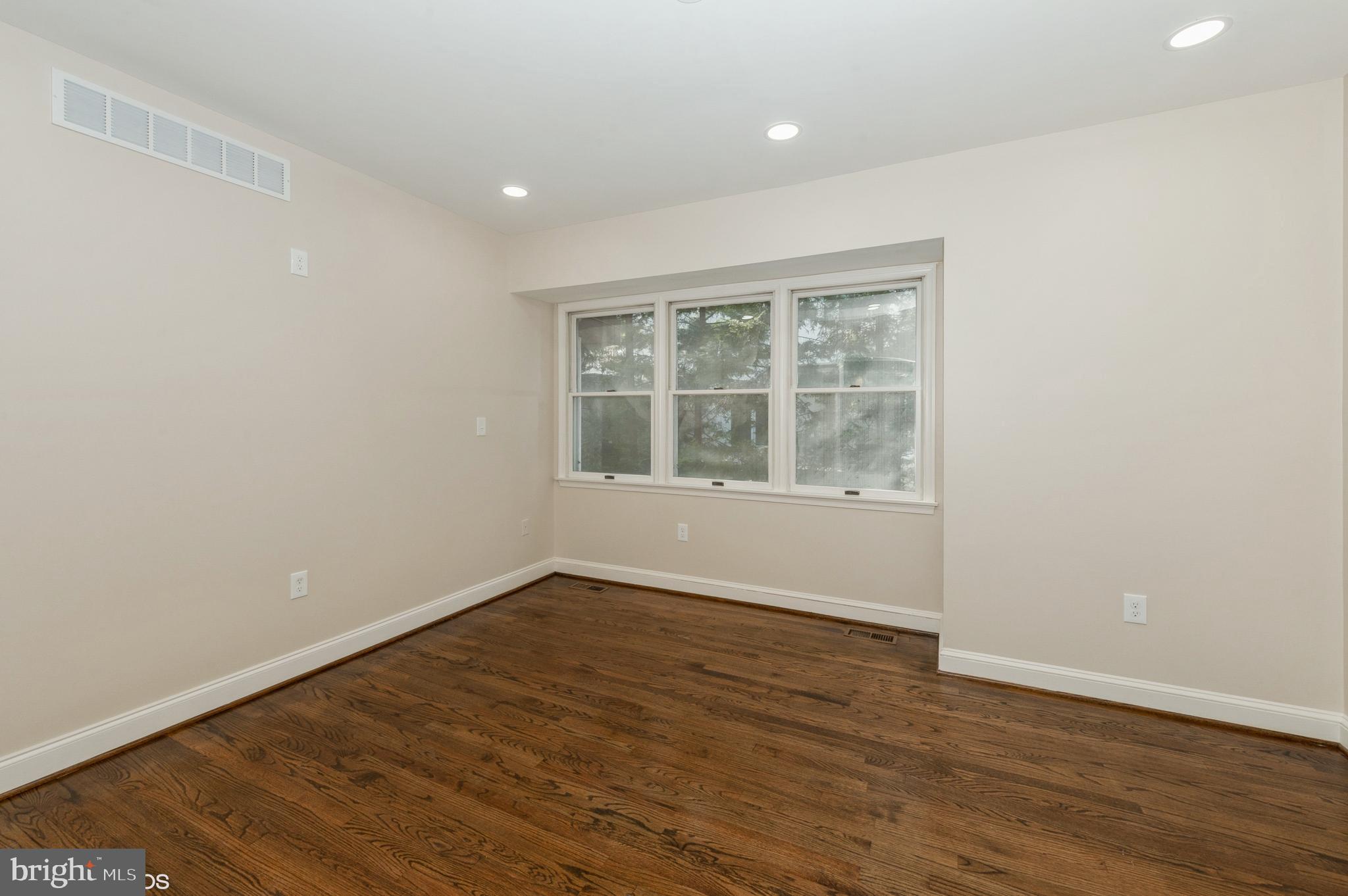 7804 Crossland Road Baltimore, MD 21208 - Photo 8 of 50 Gallery Image 8