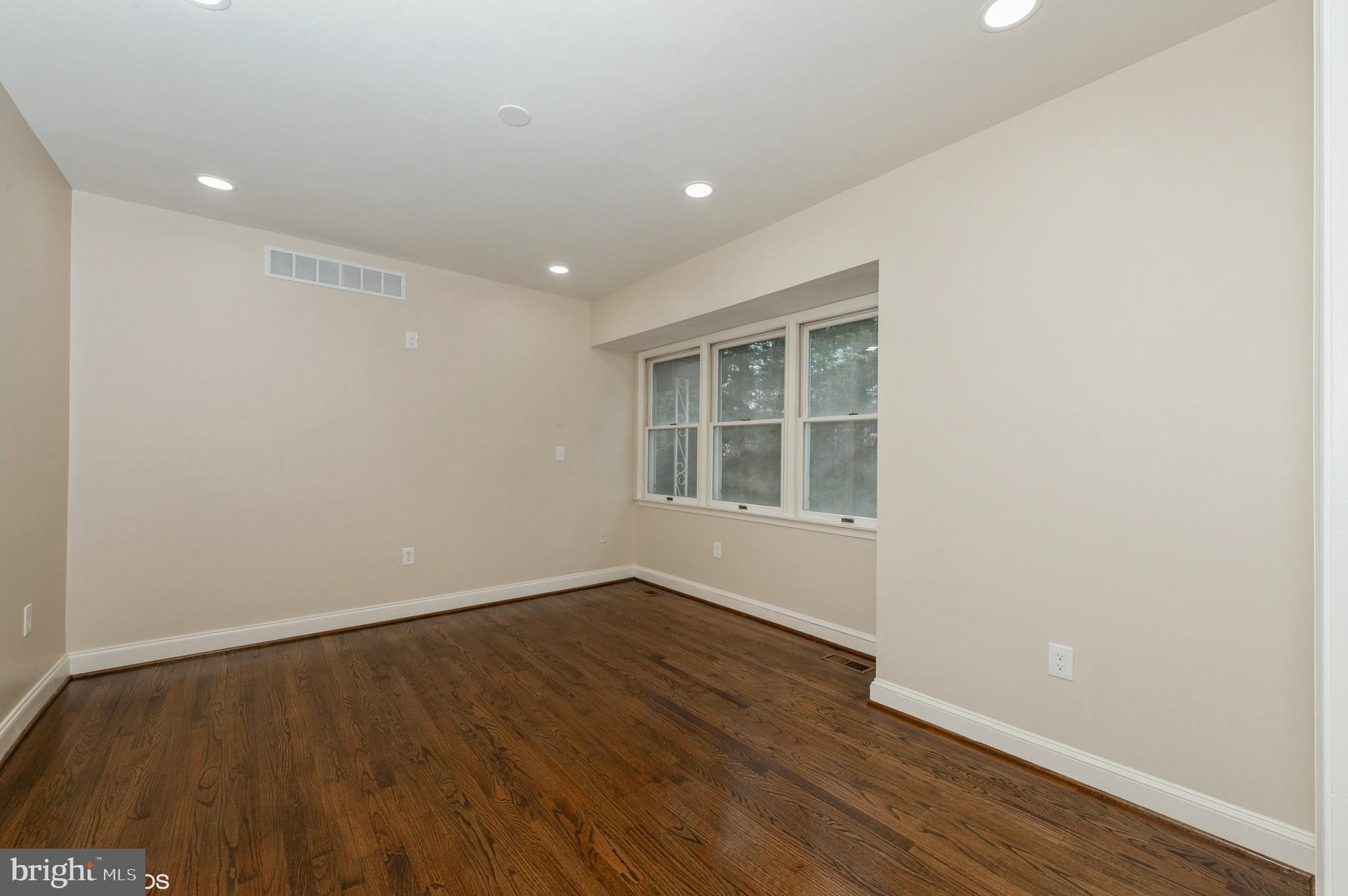 7804 Crossland Road Baltimore, MD 21208 - Photo 9 of 50 Gallery Image 9