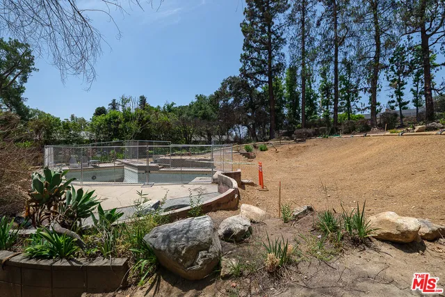 a view of a backyard with plants and lake view