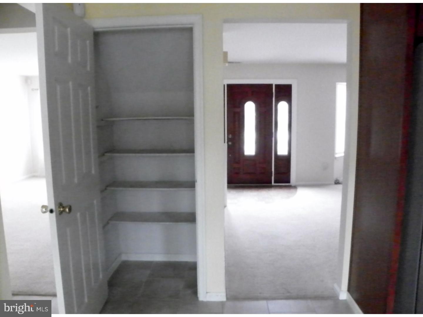 16 Aspen Road Sicklerville, NJ 08081 - Photo 3 of 18 Gallery Image 3