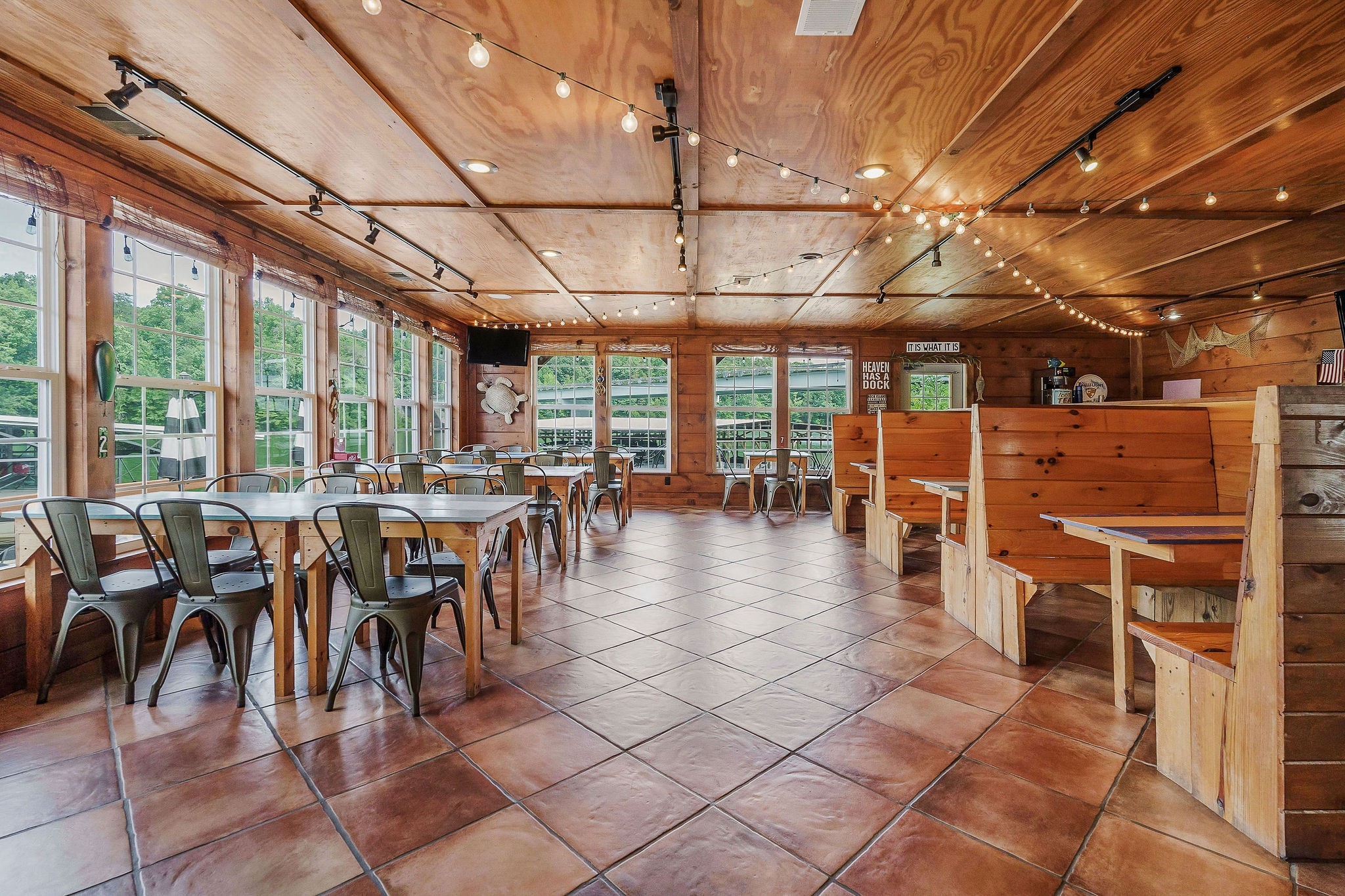 1967 Rock Island Road Rock Island, TN 38581 - Photo 22 of 39 a view of a bar restaurant