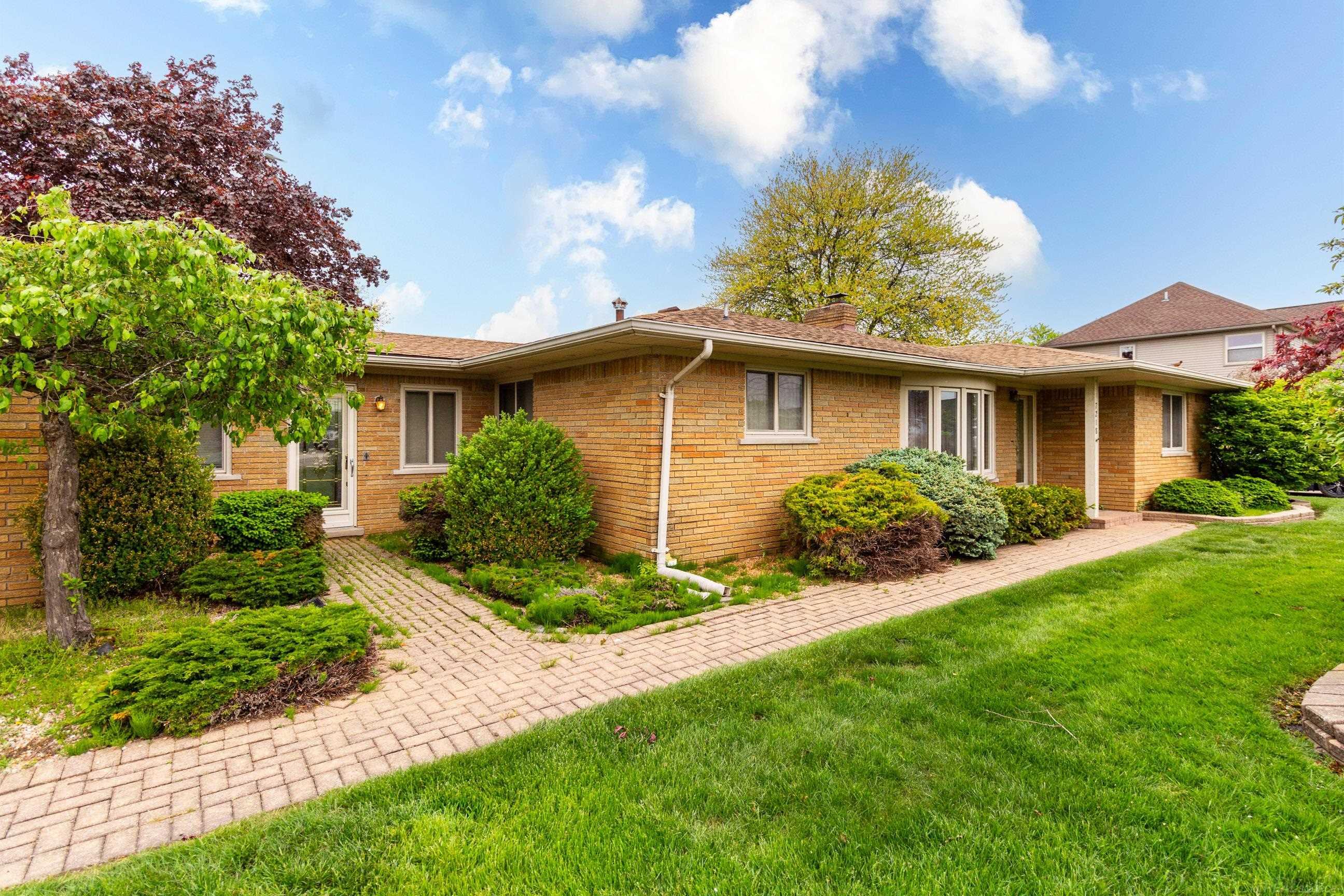7218 Cardinal Road Algonac, MI 48001 - Photo 4 of 14 50142948-5b125235-0ed8-4f3b-9207-73109a4c0940.JPG