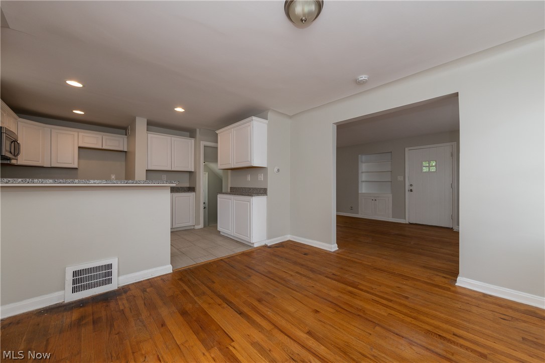 1604 Holmden Road Cleveland, OH 44121 - Photo 6 of 30 Gallery Image 6