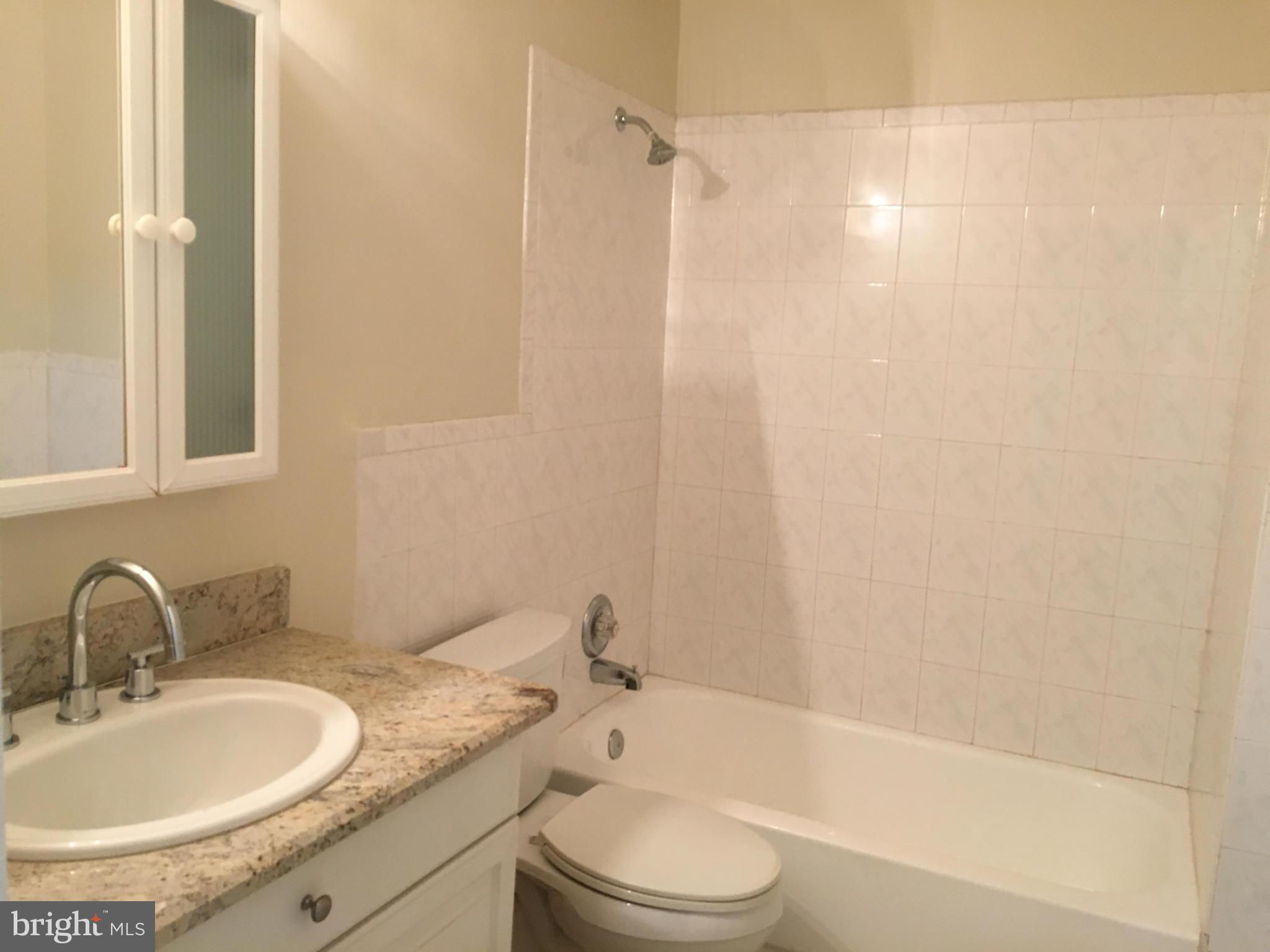 9860 Buckner Road Manassas, VA 20110 - Photo 7 of 11 Bath