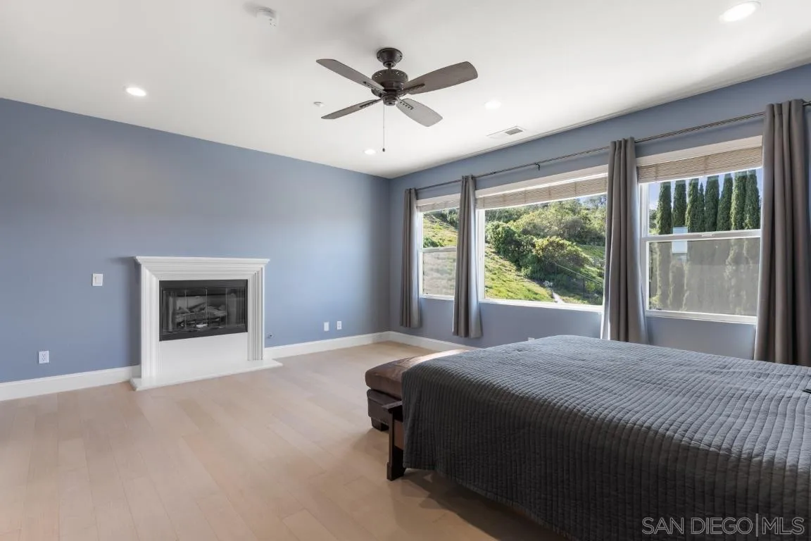 310 Highland Oaks Court Fallbrook, CA 92028 - Photo 29 of 52 a bedroom with a large bed and a large window