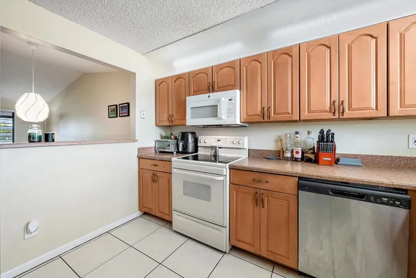 $1,795 | 1271 Southeast Parkview Place, Unit H11, Stuart, FL 34994