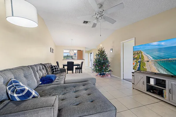 $1,795 | 1271 Southeast Parkview Place, Unit H11, Stuart, FL 34994