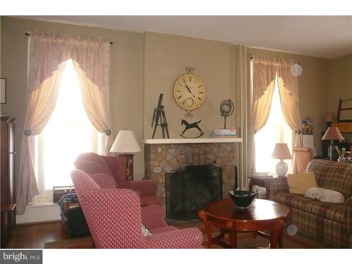 109 State Road Avondale, PA 19311 - Photo 6 of 25 Living Room