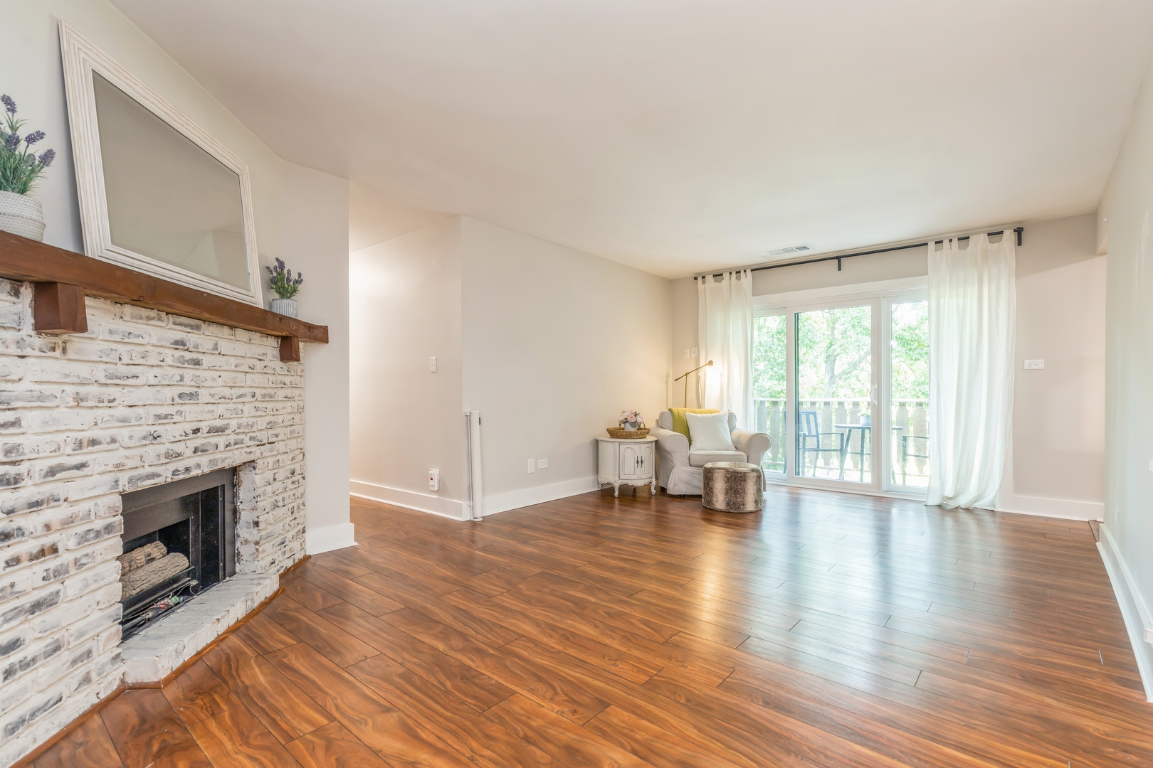 1456 North Elmhurst Road, Unit 201A Mount Prospect, IL 60056 - Photo 2 of 16 Gallery Image 2