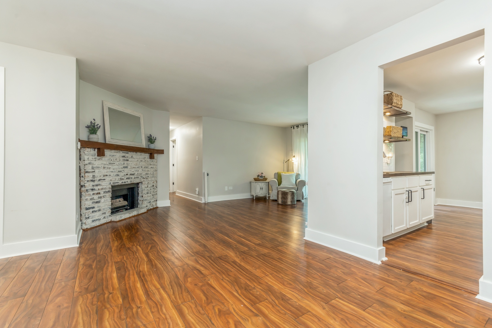 1456 North Elmhurst Road, Unit 201A Mount Prospect, IL 60056 - Photo 4 of 16 Gallery Image 4