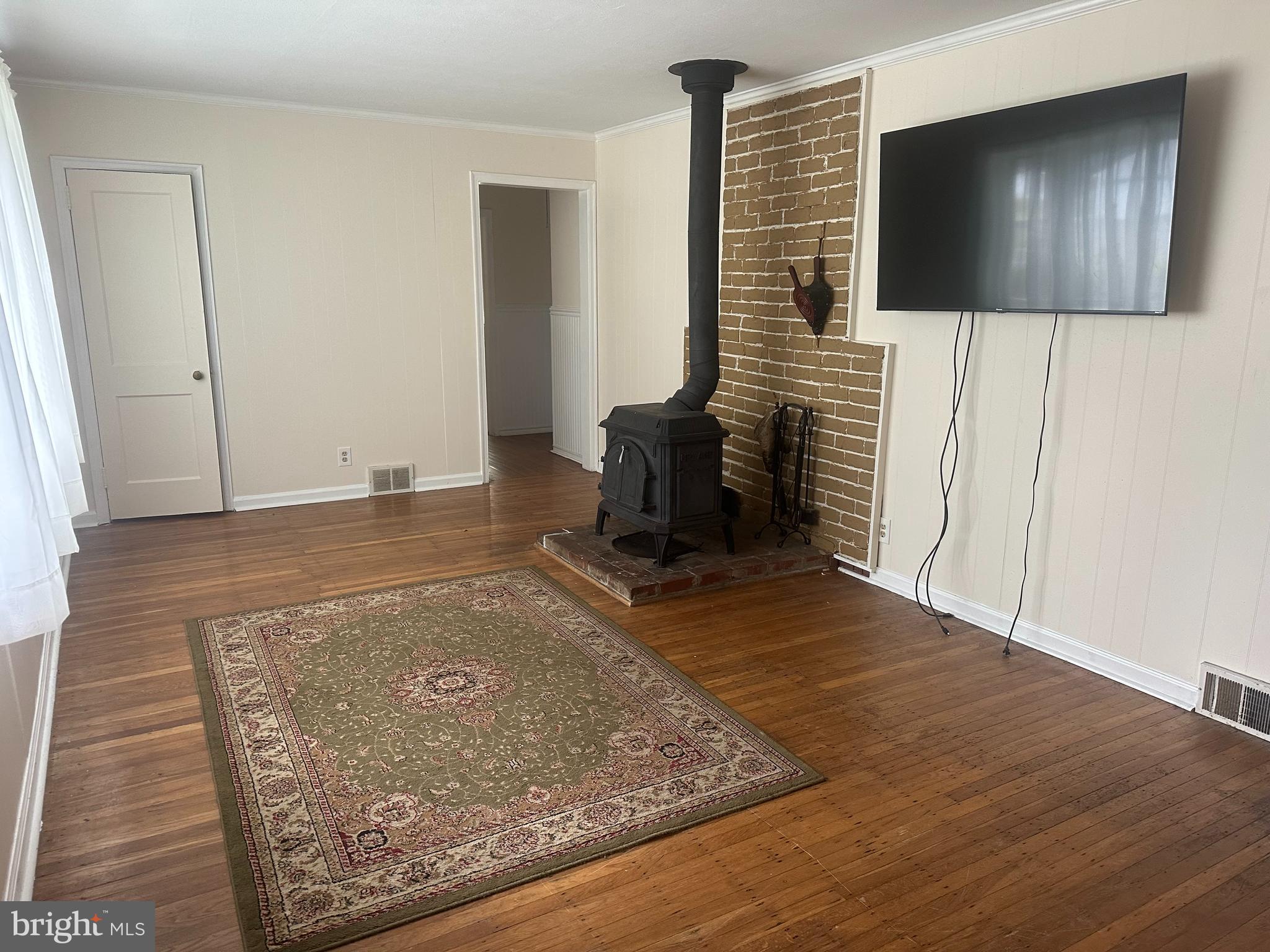 651 West County Line Road Hatboro, PA 19040 - Photo 3 of 26 Living Room