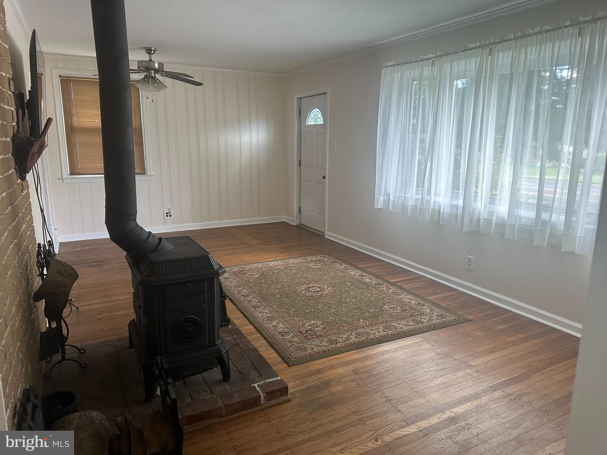 651 West County Line Road Hatboro, PA 19040 - Photo 4 of 26 Living Room