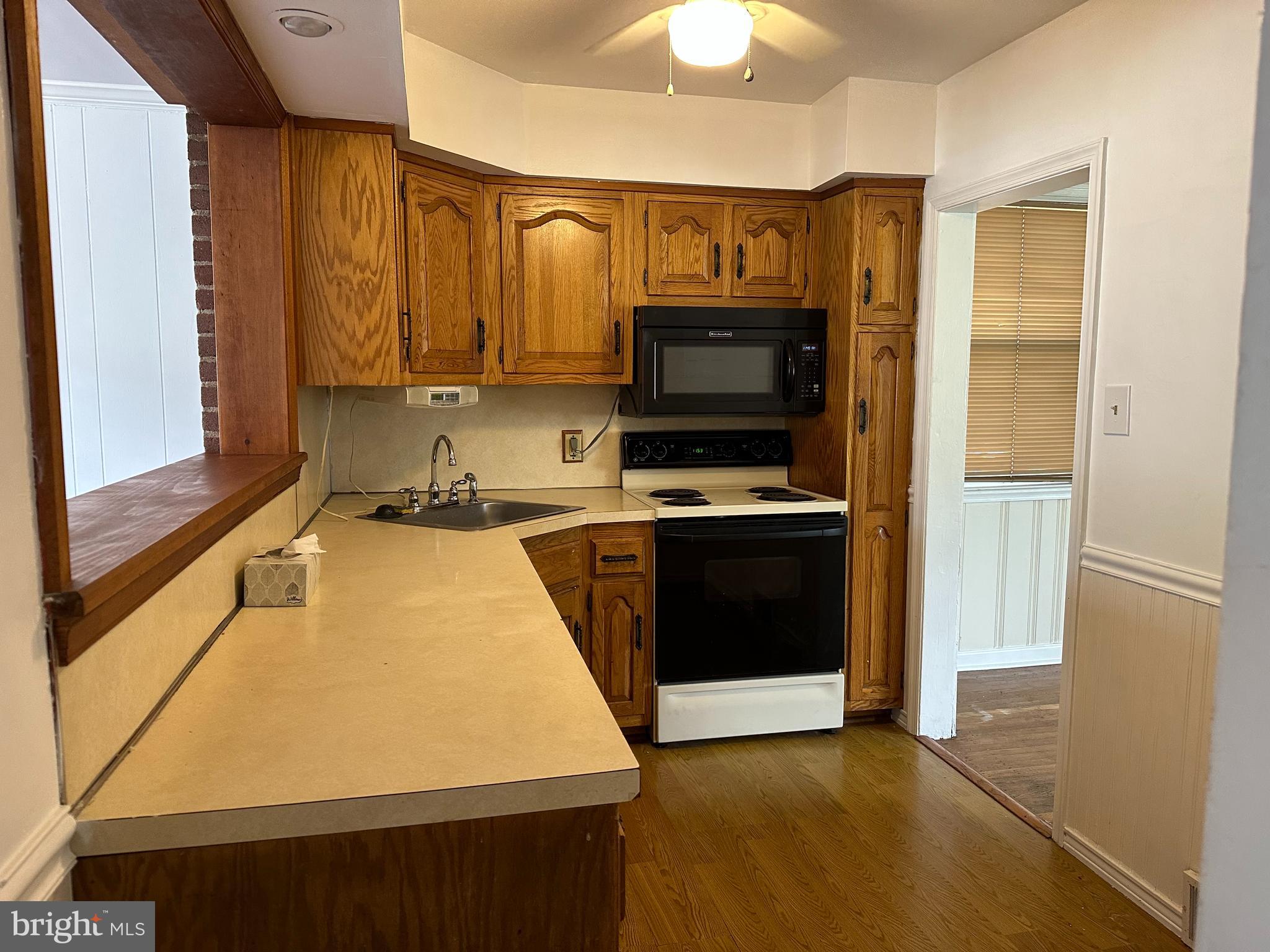 651 West County Line Road Hatboro, PA 19040 - Photo 5 of 26 Kitchen