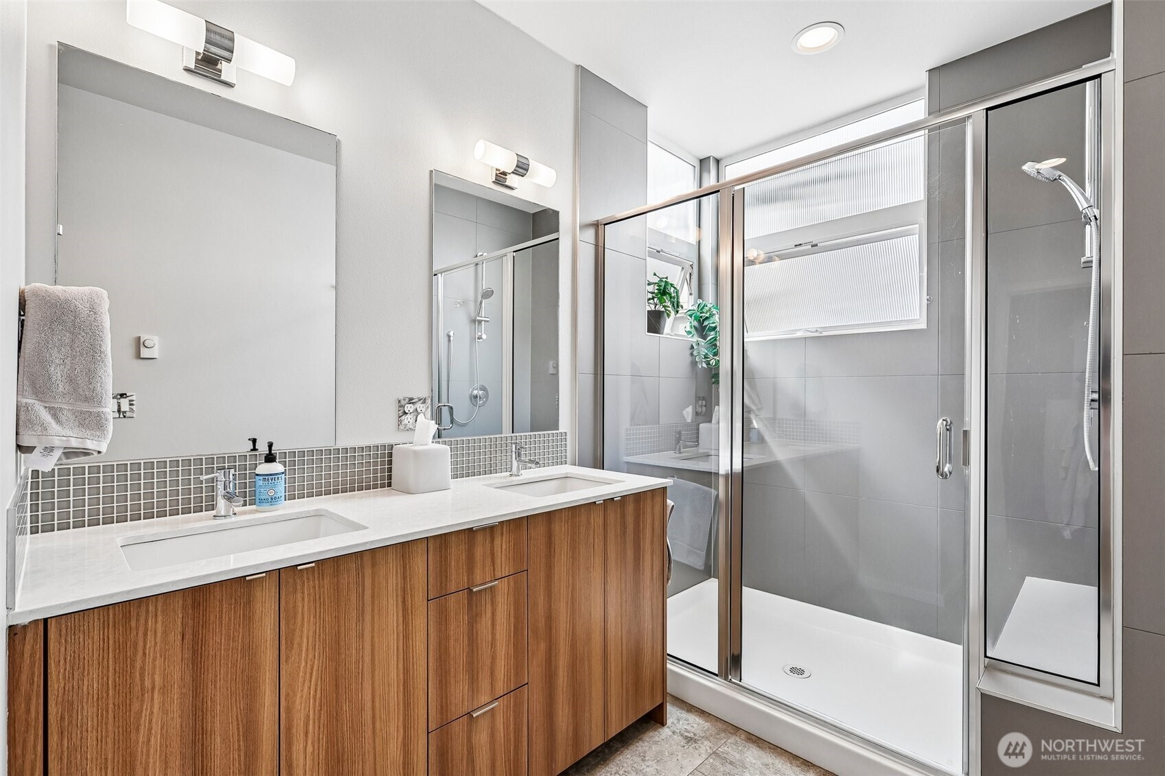 4306 Evanston Avenue North Seattle, WA 98103 - Photo 17 of 38