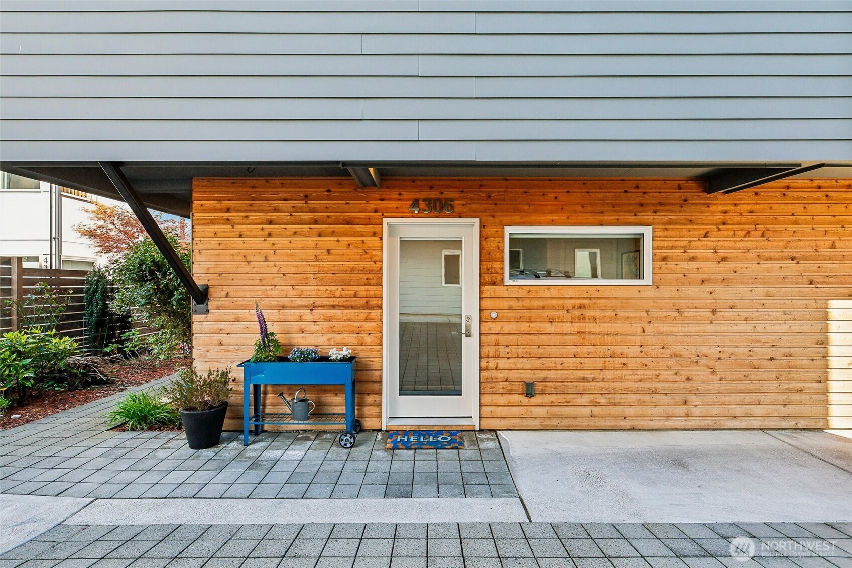4306 Evanston Avenue North Seattle, WA 98103 - Photo 2 of 38