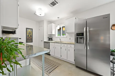 $430,000 | 7810 Wakefield Drive, Austin, TX 78749