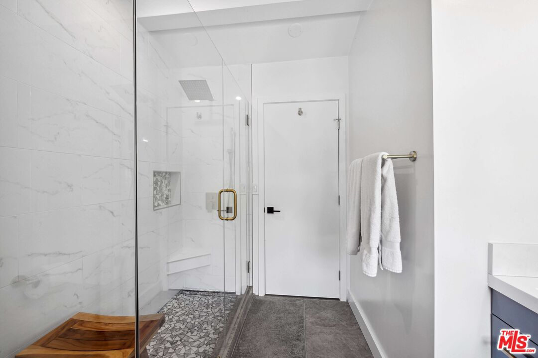 23400 West Moon Shadows Drive Malibu, CA 90265 - Photo 29 of 31 a view of bathroom