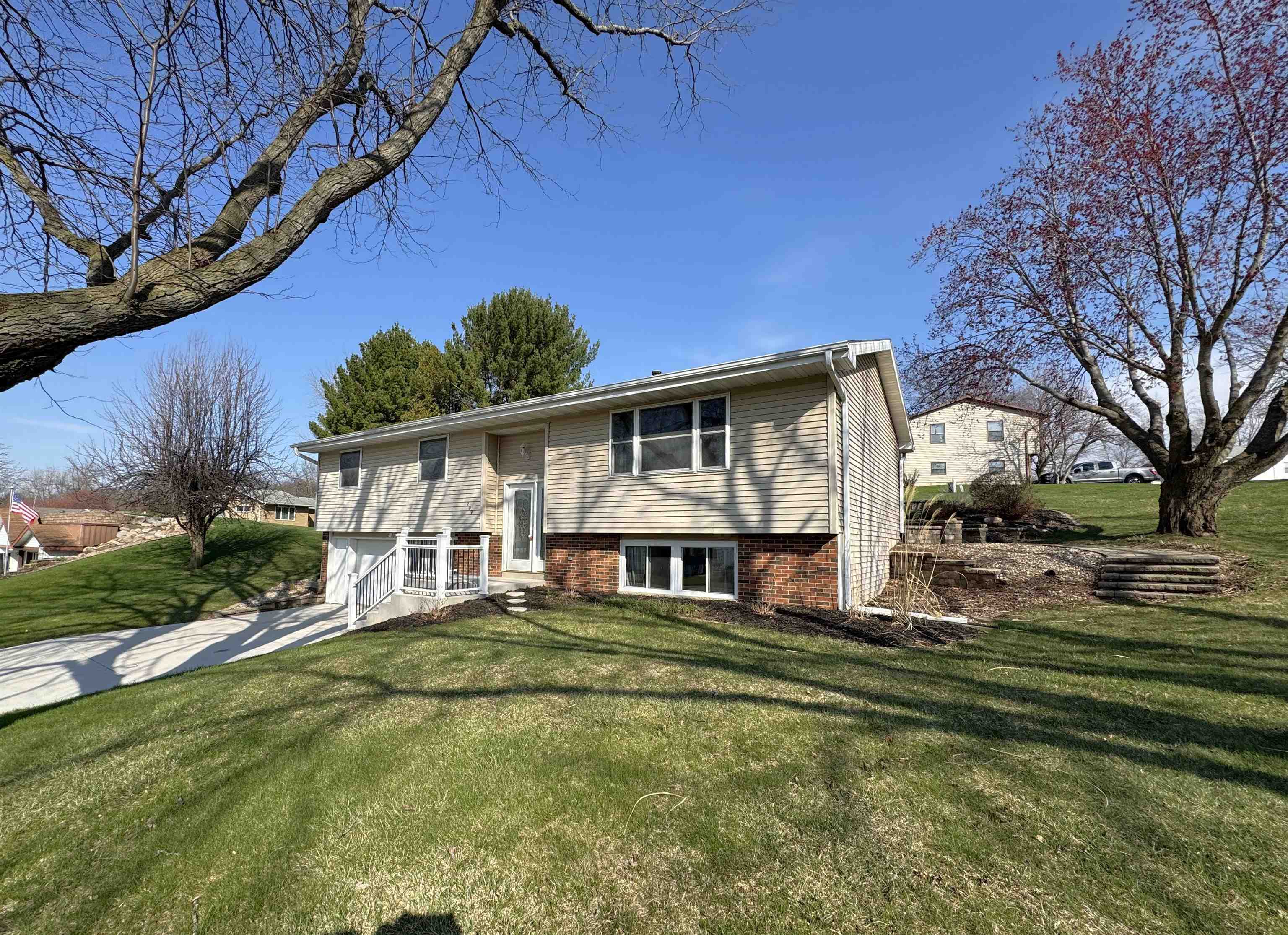 209 27th Street Monroe, WI 53566 - Photo 3 of 62