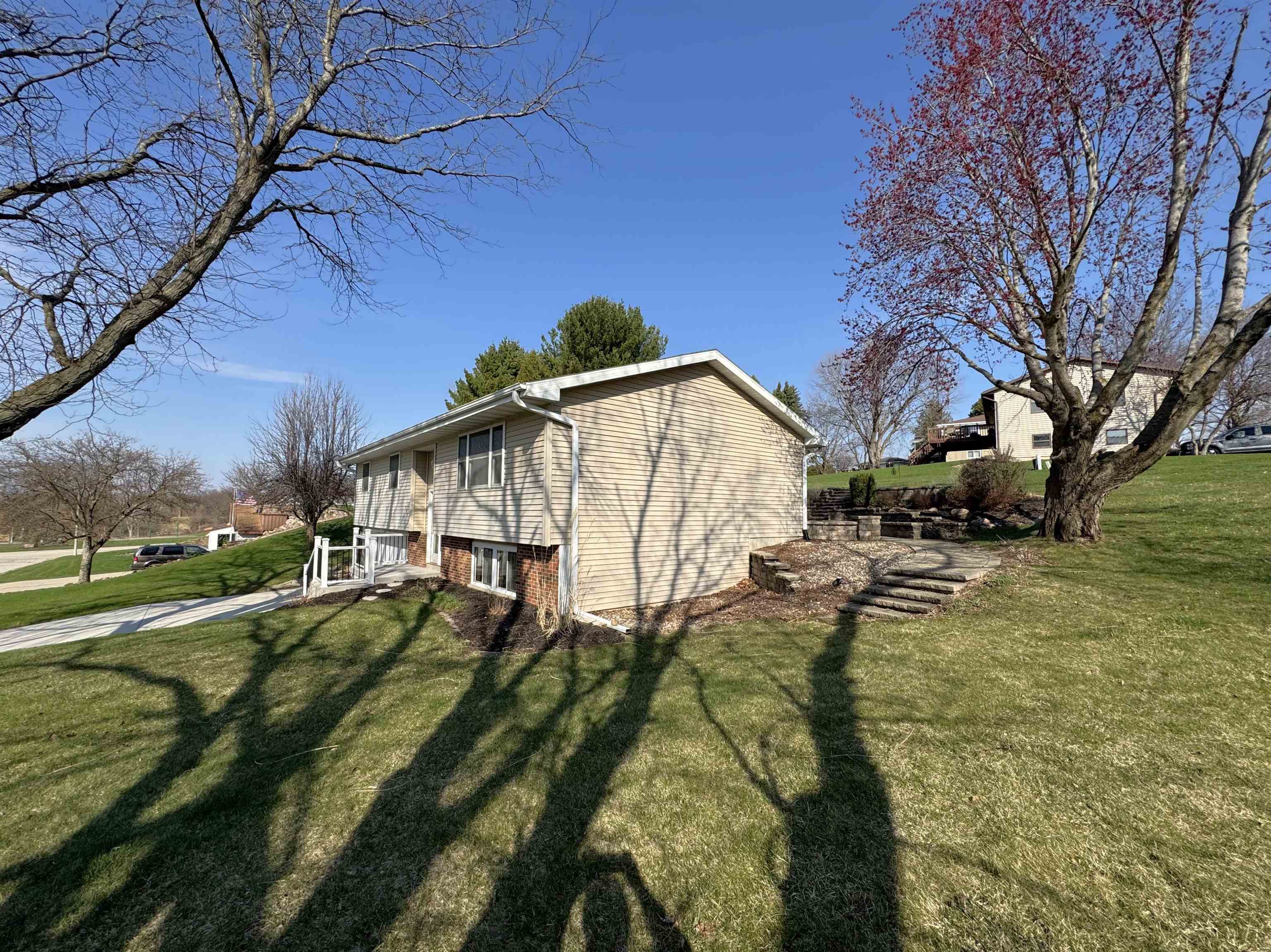 209 27th Street Monroe, WI 53566 - Photo 4 of 62