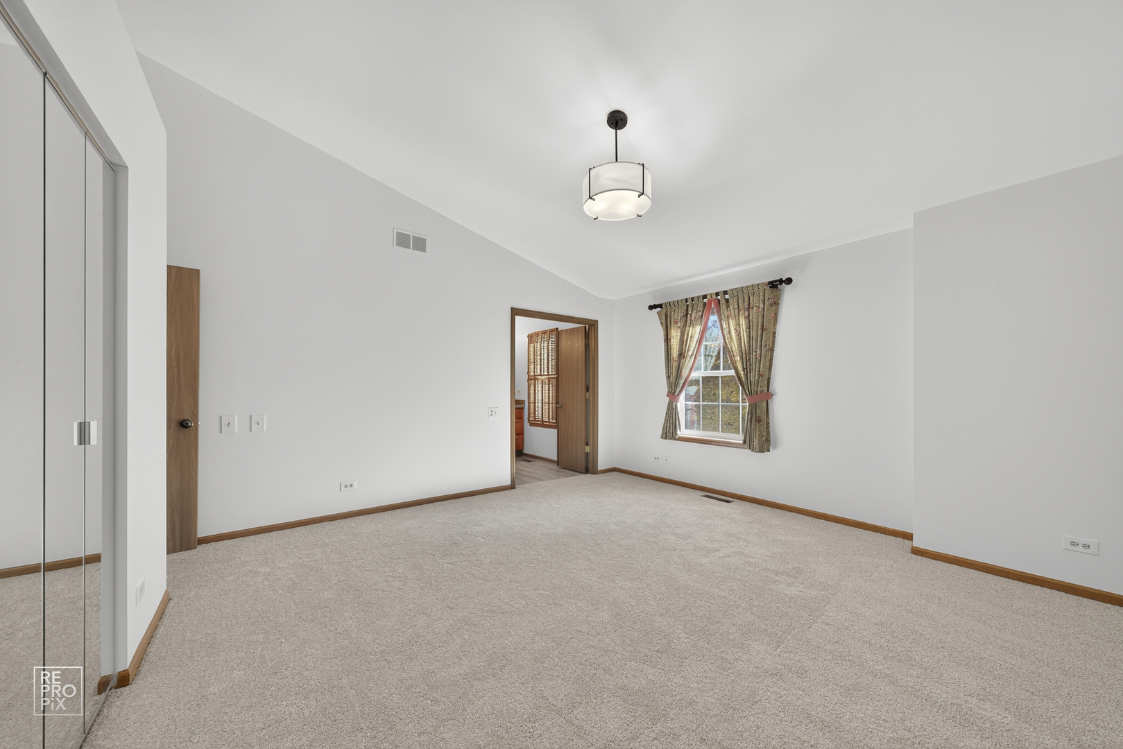 1884 Hastings Avenue Downers Grove, IL 60516 - Photo 6 of 10 a view of an empty room with a window