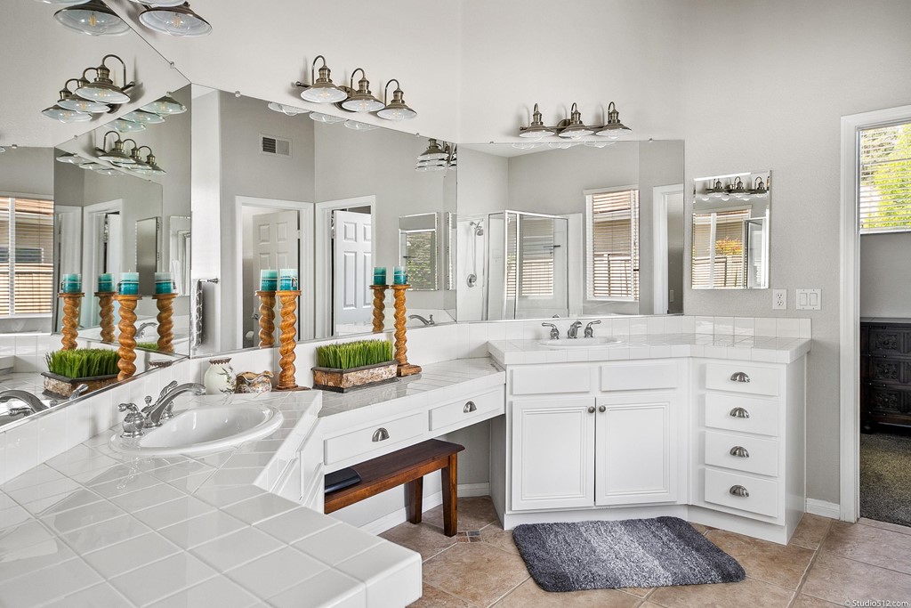 811 Inverlochy Drive Fallbrook, CA 92028 - Photo 16 of 27 a spacious bathroom with a sink double vanity and a mirror