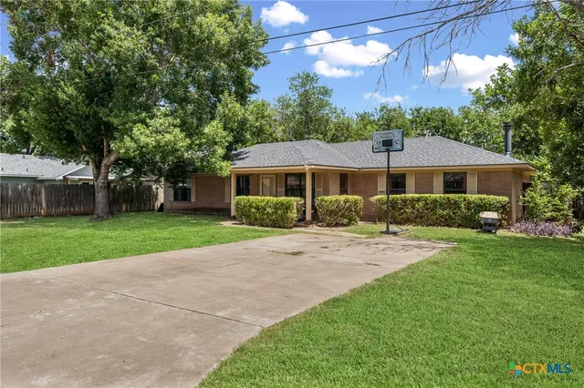 $249,900 | 1405 Oak Park Lane, Salado, TX 76571