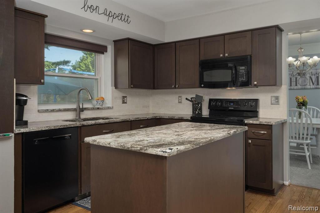 1639 Grandview Drive Rochester Hills, MI 48306 - Photo 8 of 29