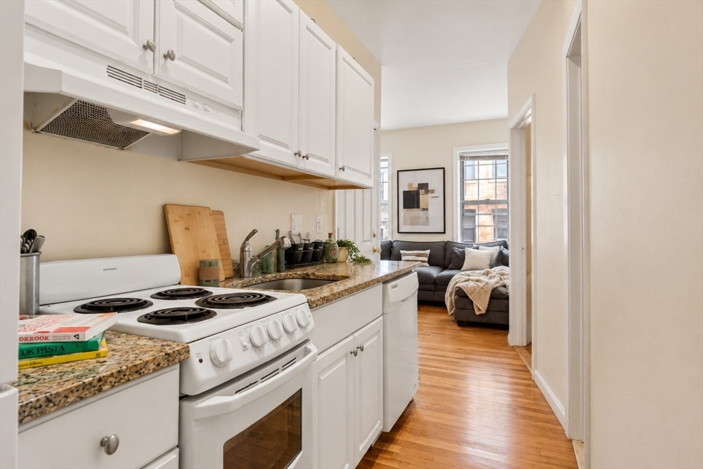 28 Phillips Street, Unit 3 Boston, MA 02114 - Photo 3 of 15