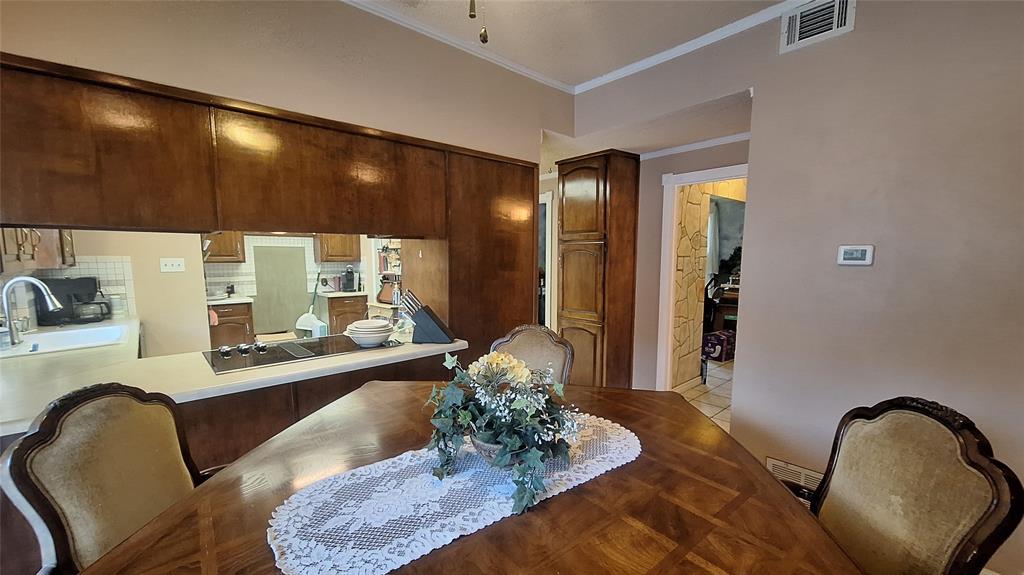 613 Colts Neck Court Colleyville, TX 76034 - Photo 22 of 38 breakfast is open to great room & kitchen pass thru bar with downdraft 5 burner smooth cooktop